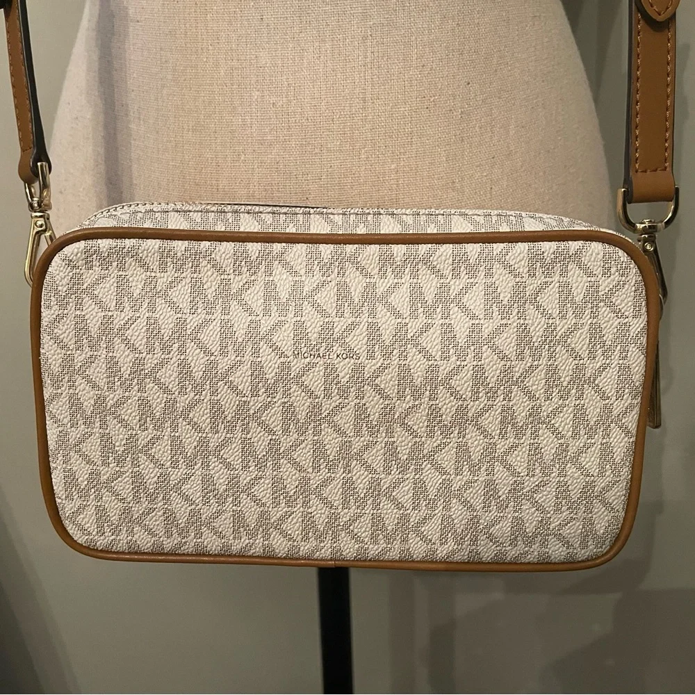 Michael Kors ‘Connie’ Crossbody Camera Bag - Picture 11 of 16